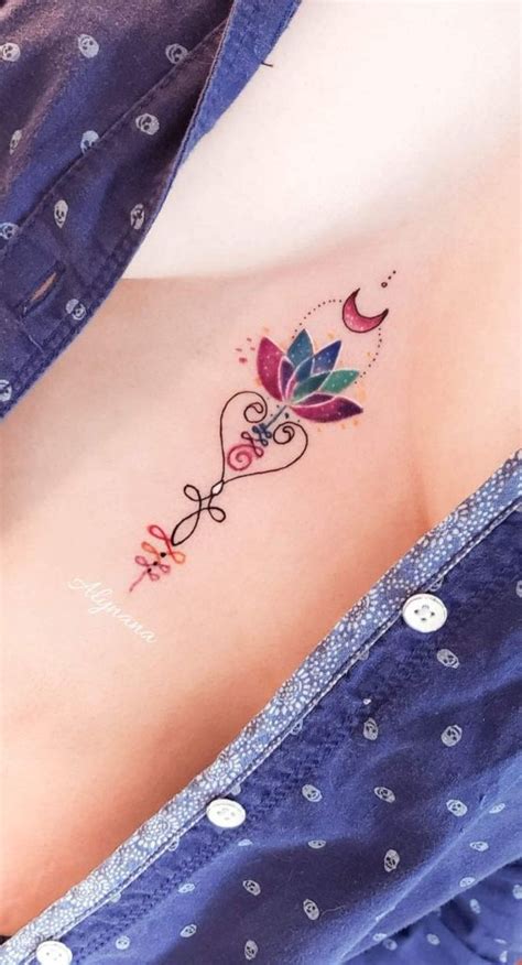 tatuajes en los senos para mujer|Tatuajes de pecho de mujer